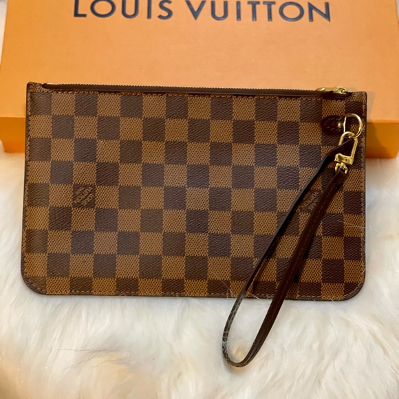 Louis V wristlet - Picture 5 of 7